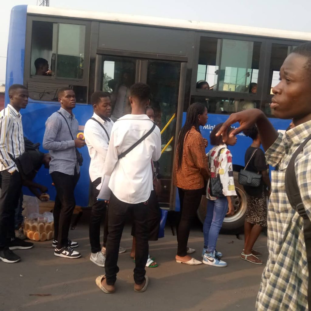 Trans-Academia : Les étudiants fustigent le paiement d’abonnement en mode Maboko-Banque