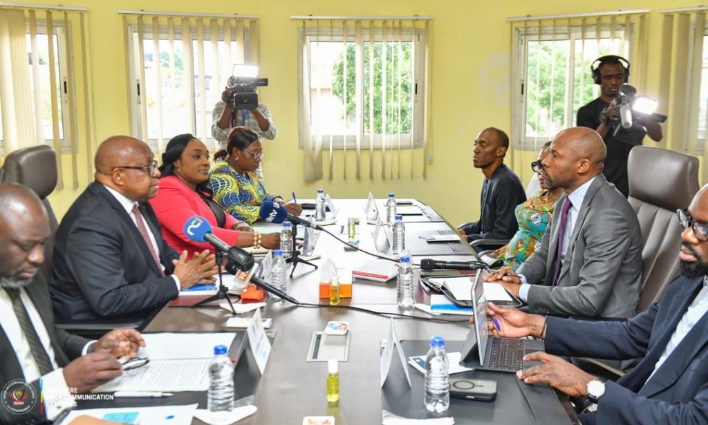 Côte d’Ivoire : Patrick Muyaya sanctionne son séjour par la visite de structures régulatrices des médias