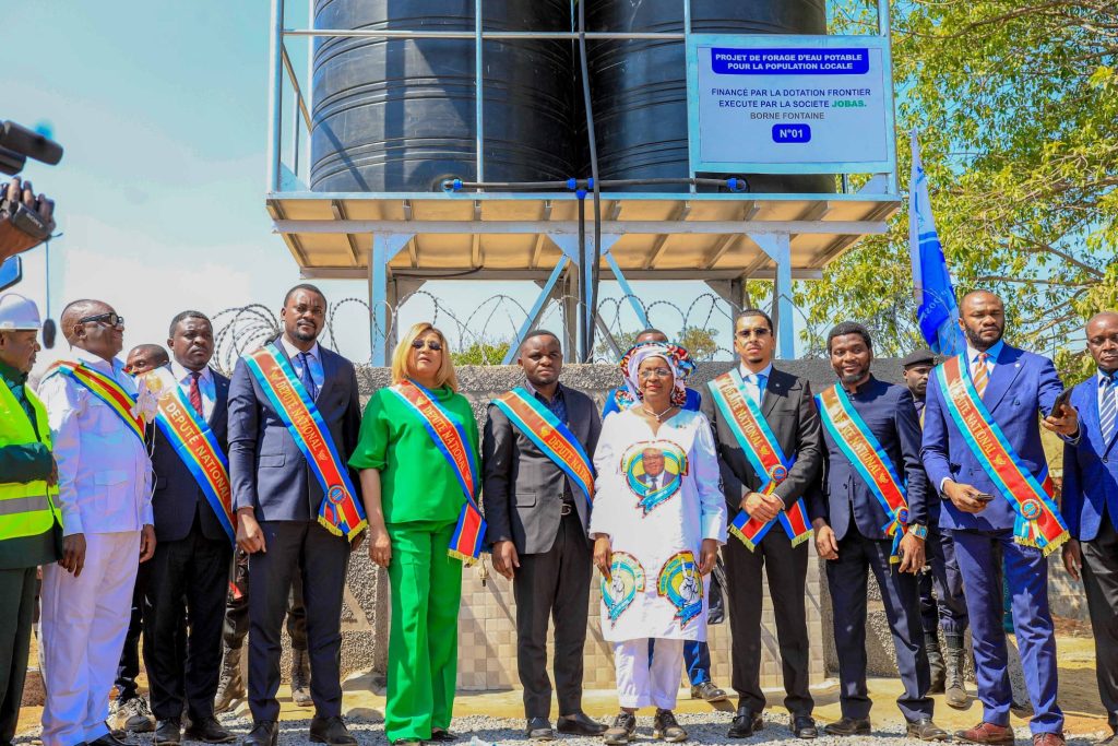 Haut-Katanga: Aziza Munana remet 30 bornes fontaines aux habitants de Sakania