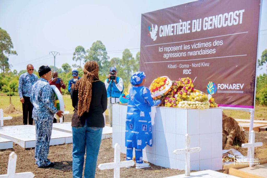 RDC: En séjour à Goma, Aziza Munana s’est recueillie au cimetière du Genocost à Kibati