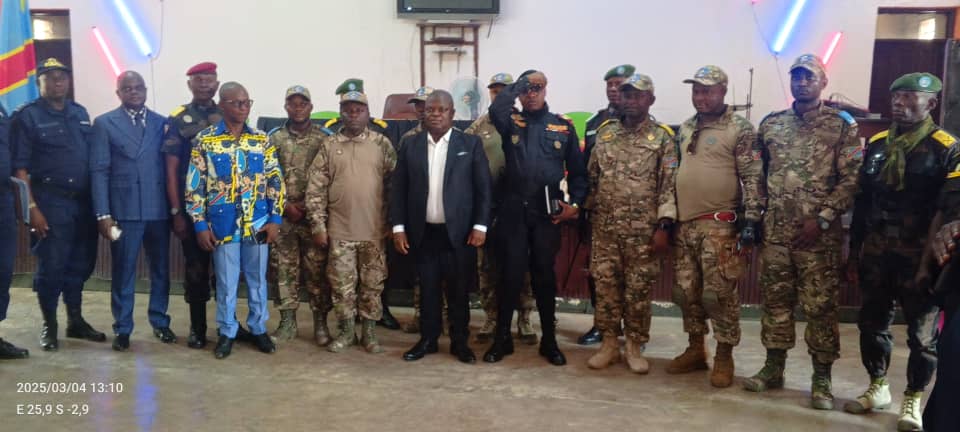 Maniema : Le Gouverneur Mussa Kabwankubi invite les jeunes à intégrer l’armée