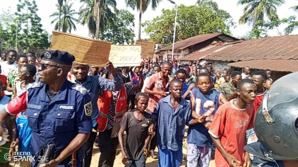 Routes défoncées, centrale photovoltaïque à l’arrêt : Kasongo Lunda se mobilise