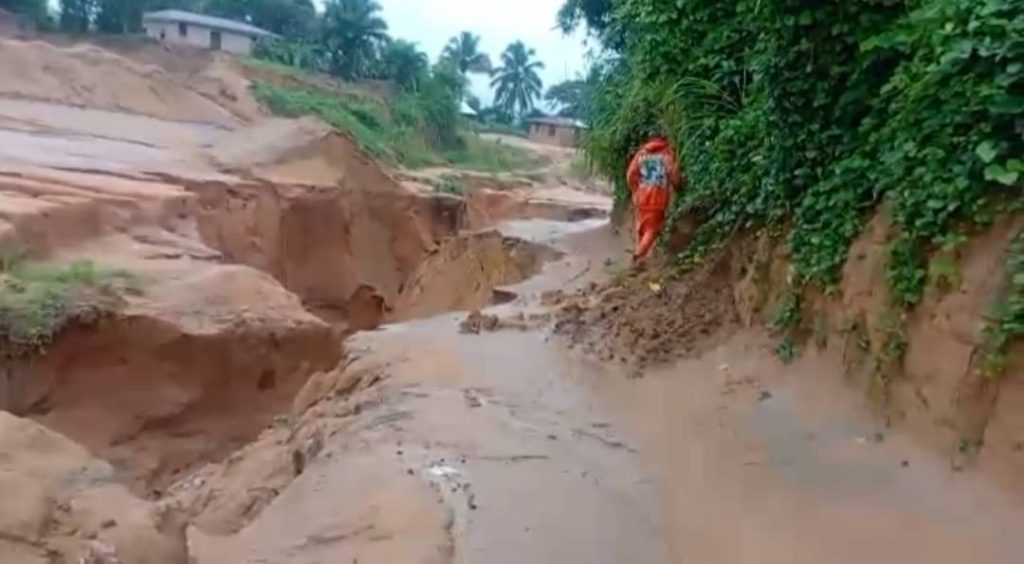 Lodja : la RN7 gravement endommagée après une pluie diluvienne